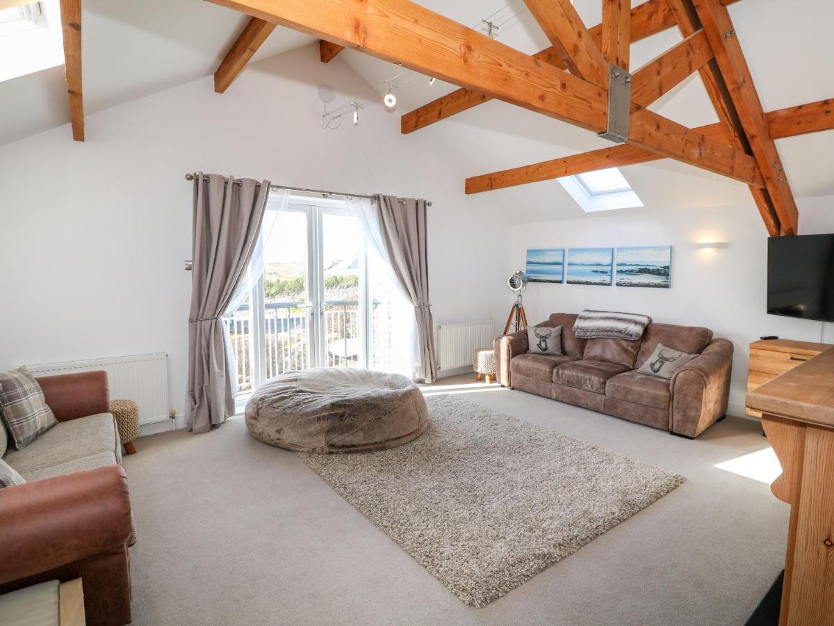 Bay View Villa Хоулихед Екстериор снимка